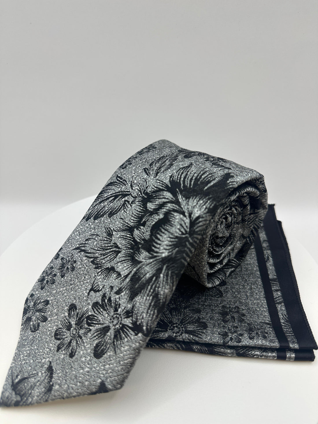 Grijs Bloemen - Stropdas en Pochet - Model SP1046