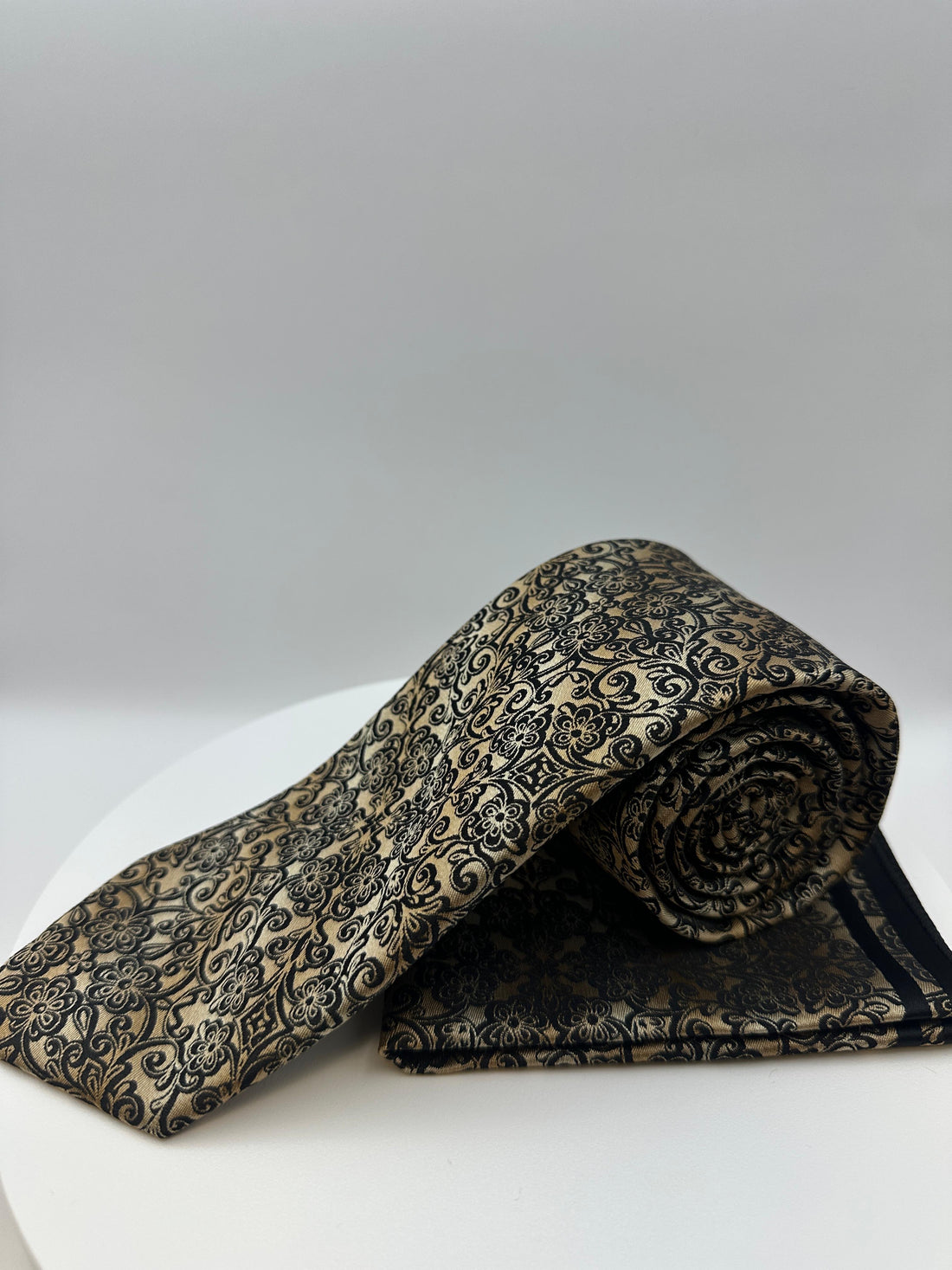 Goud Zwart Motief - Stropdas en Pochet - Model SP1061